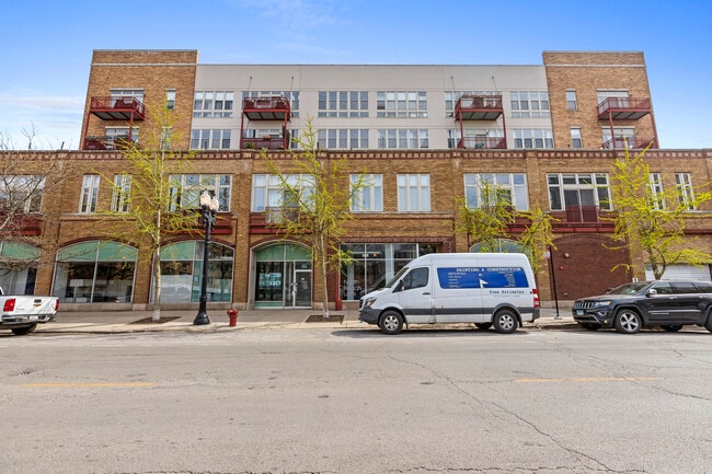 Building Photo - 1225 W Morse Ave