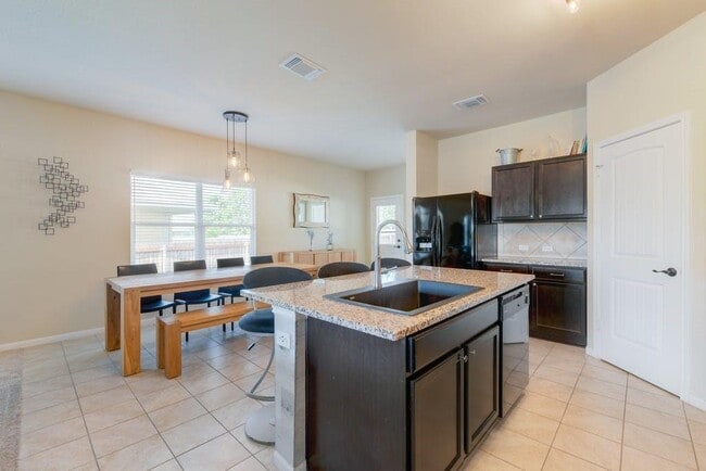 Building Photo - 1511 Cedrus Rd