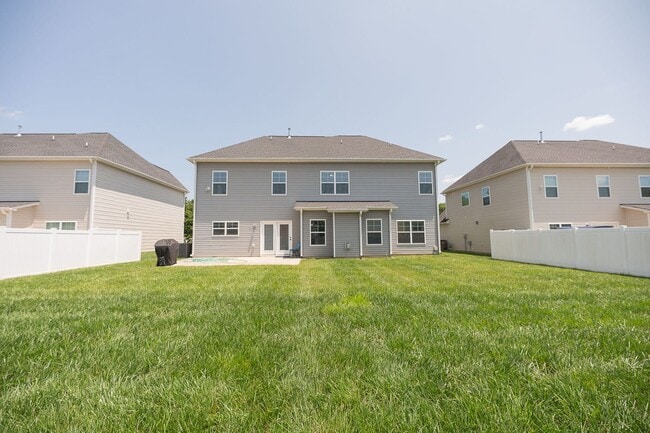 Building Photo - Spacious stunning 5-Bedroom 4 bathroom Home in a Desirable Neighborhood in Summerfield NC