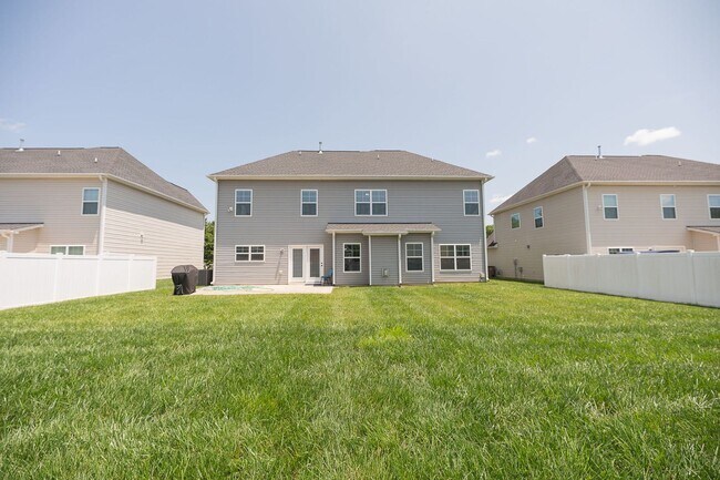 Foto del edificio - Spacious stunning 5-Bedroom 4 bathroom Home in a Desirable Neighborhood in Summerfield NC