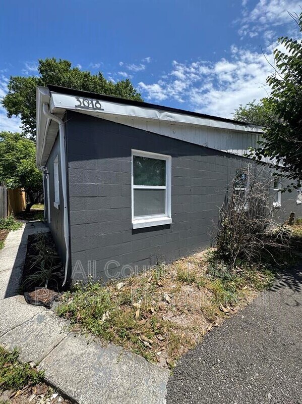 Foto del edificio - 3018 Galaxy Ln