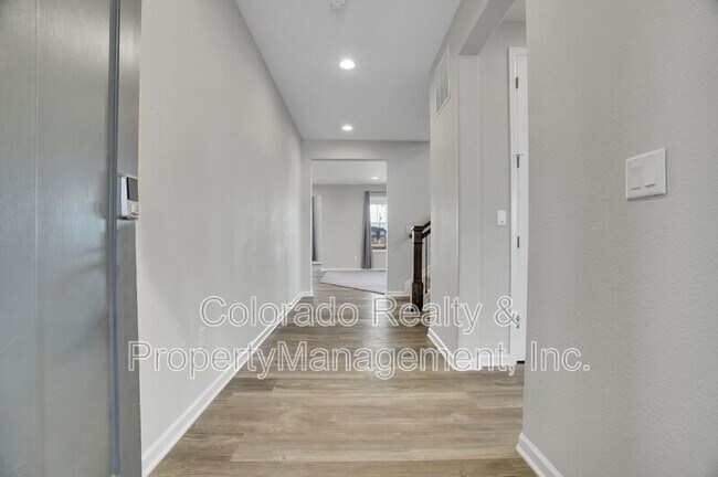 Building Photo - 480 Pikes View Dr