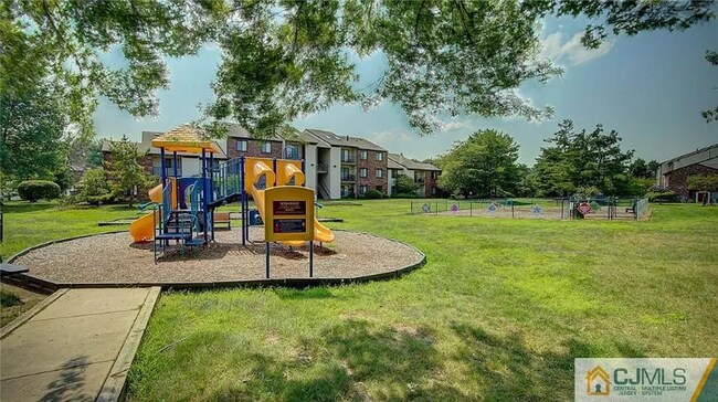 Foto del edificio - 324 Bromley Pl
