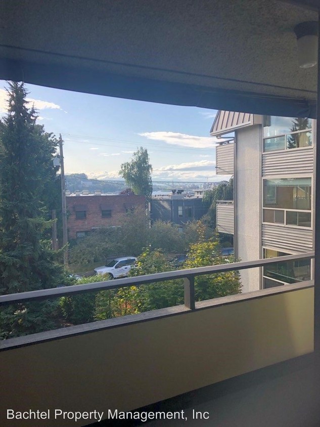 Foto principal - 1 br, 1 bath Apartment - 2316 Yale Ave. E.
