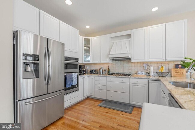 Foto del edificio - 200 Victoria Ct