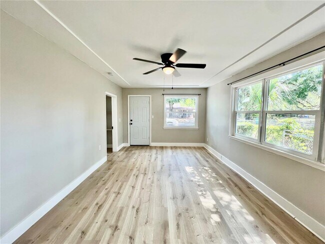 Foto del edificio - 1709 E Chelsea St