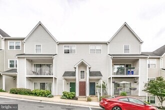 Building Photo - 553 McManus Way