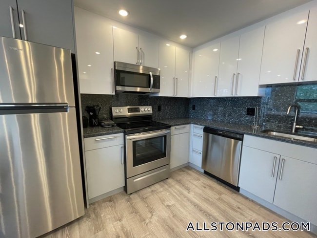 Foto del edificio - 1028 Commonwealth Ave