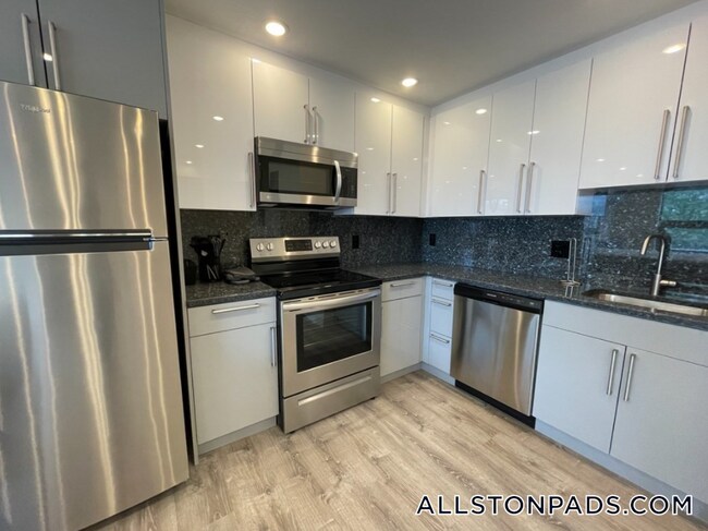 Building Photo - 1028 Commonwealth Ave