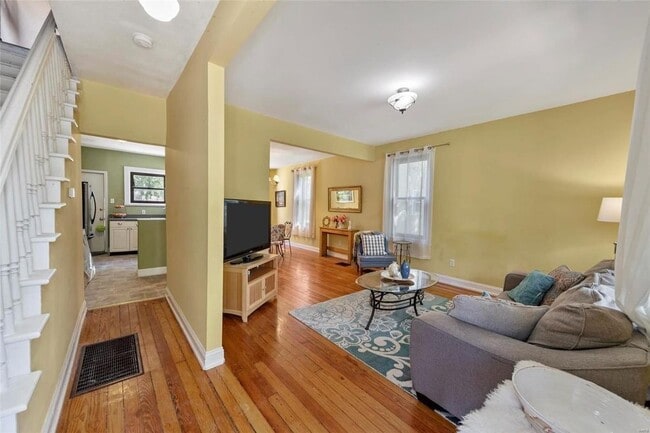 Comfortable layout - 6525 Chamberlain Ave