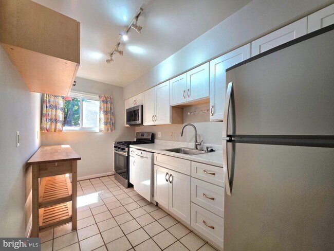 Foto del edificio - 2704 Dartmouth Rd