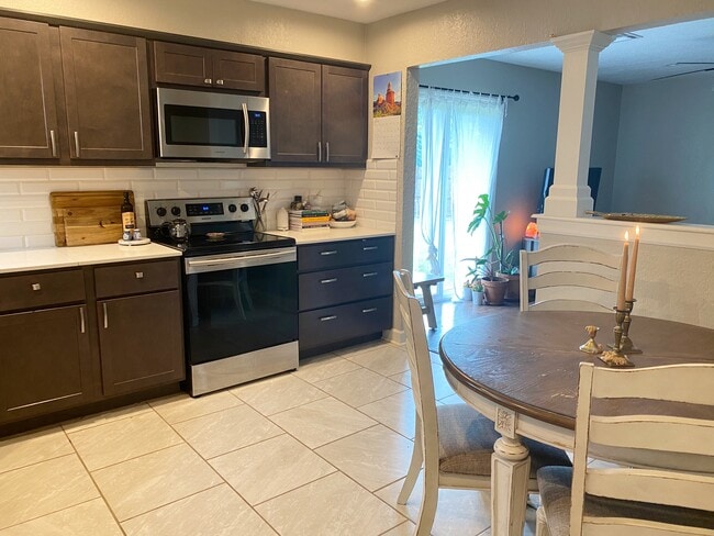 Building Photo - 1625 Farmington Ave