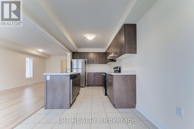 Photo du bâtiment - 740 Linden Dr