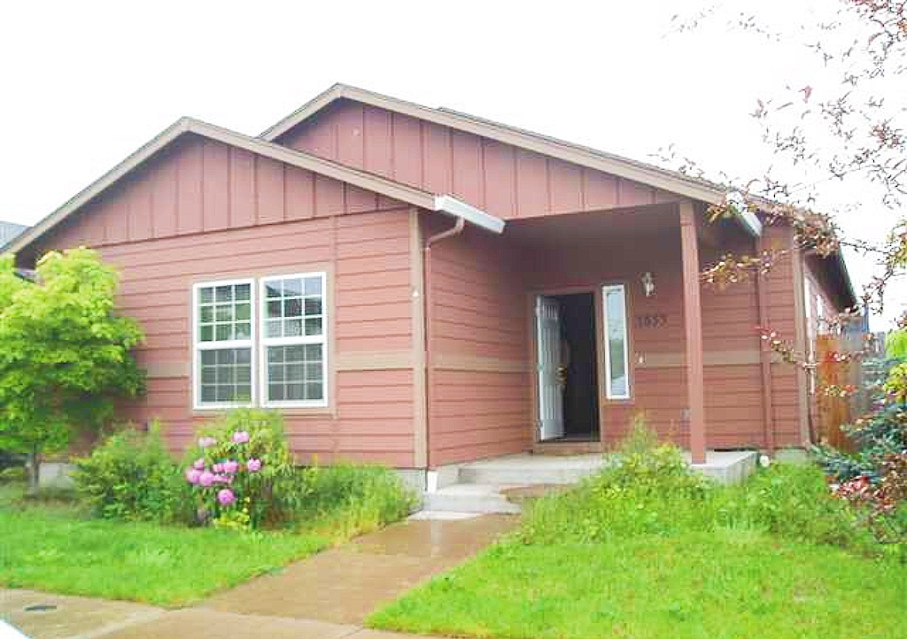 Primary Photo - 3833 Oranda St SE