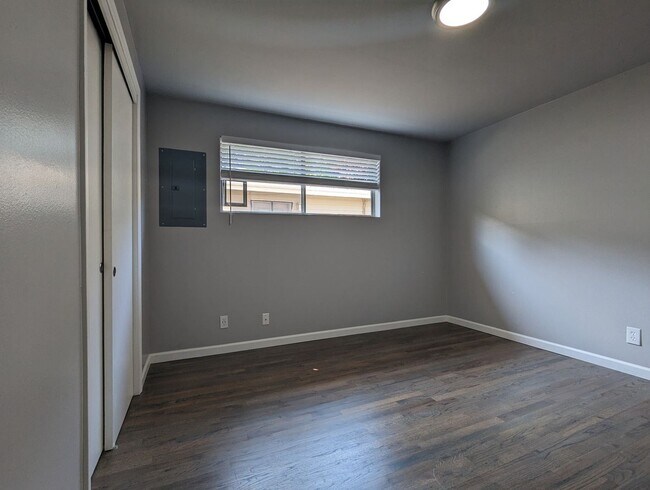 Building Photo - 2 br, 1 bath House - 9710 Woodlawn Ave N