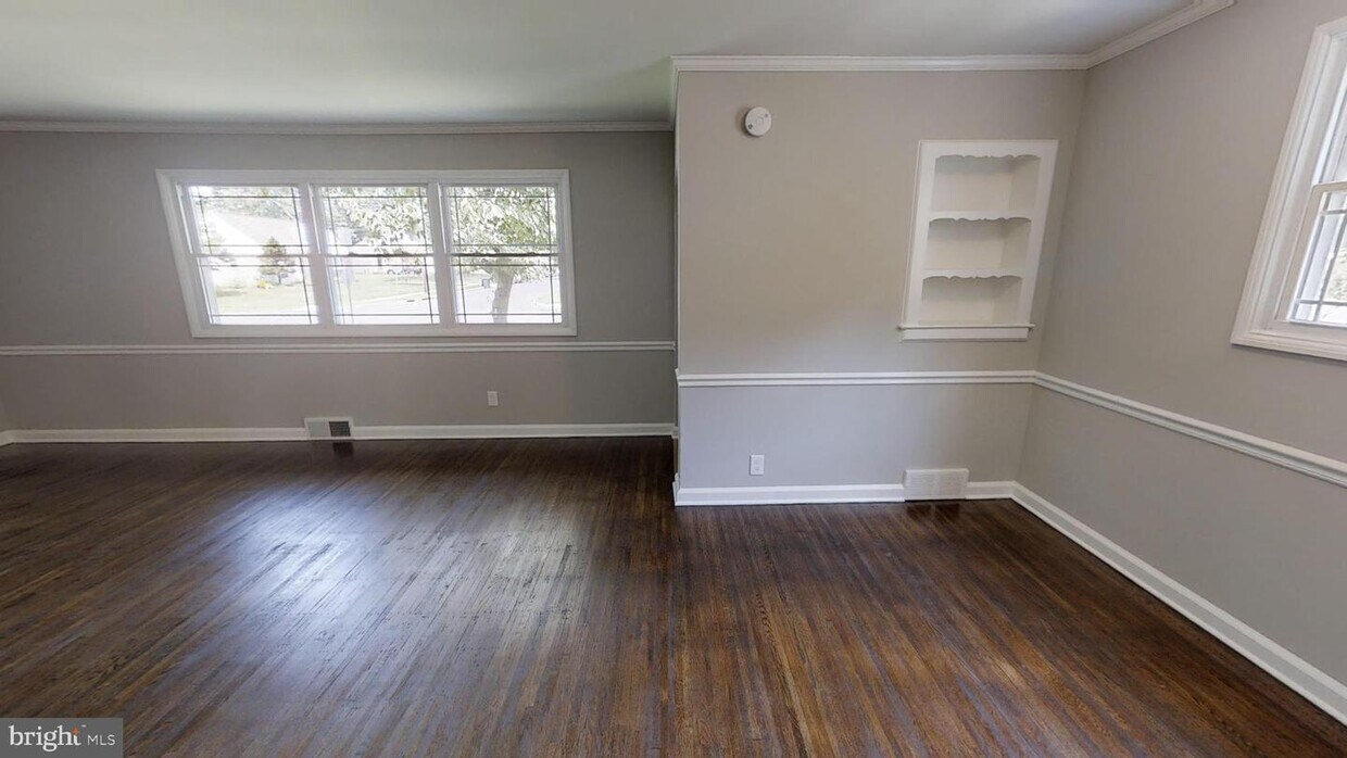 Primary Photo - 269 Lott Ave