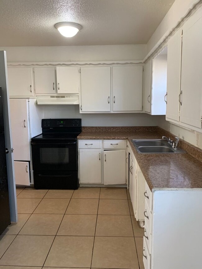 Building Photo - BELOW MARKET RENT!