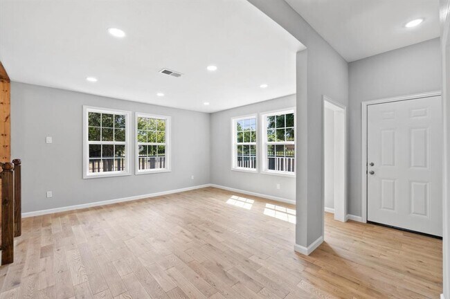 Building Photo - 2220 Holman St