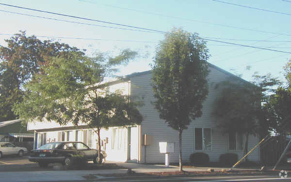 Building Photo - Saint Louis Apartments