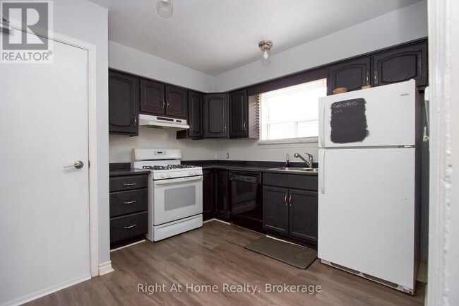 Building Photo - 307 Vimy Ave
