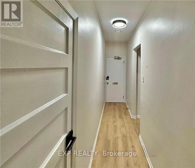 Building Photo - 162 Ivy Crescent