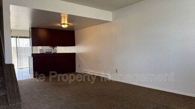 Foto del edificio - 25 Royal Crest Dr