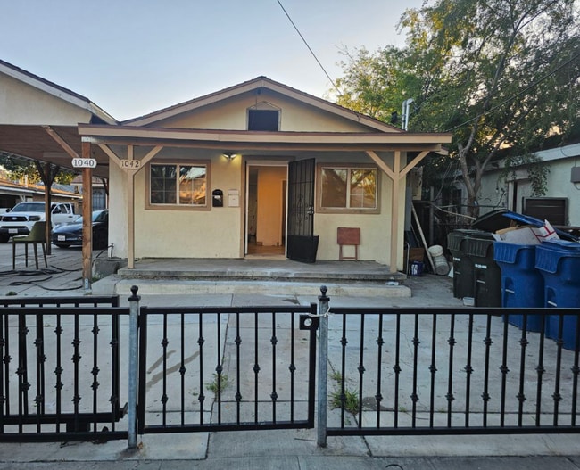 Building Photo - 1042 Hollister St