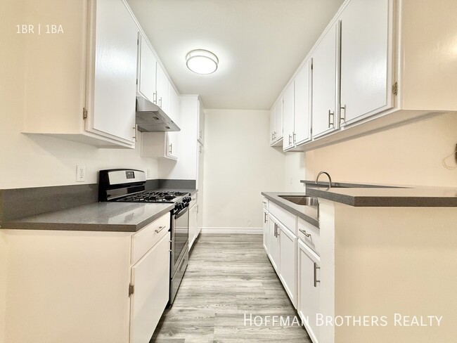 Building Photo - 14831 Delano St