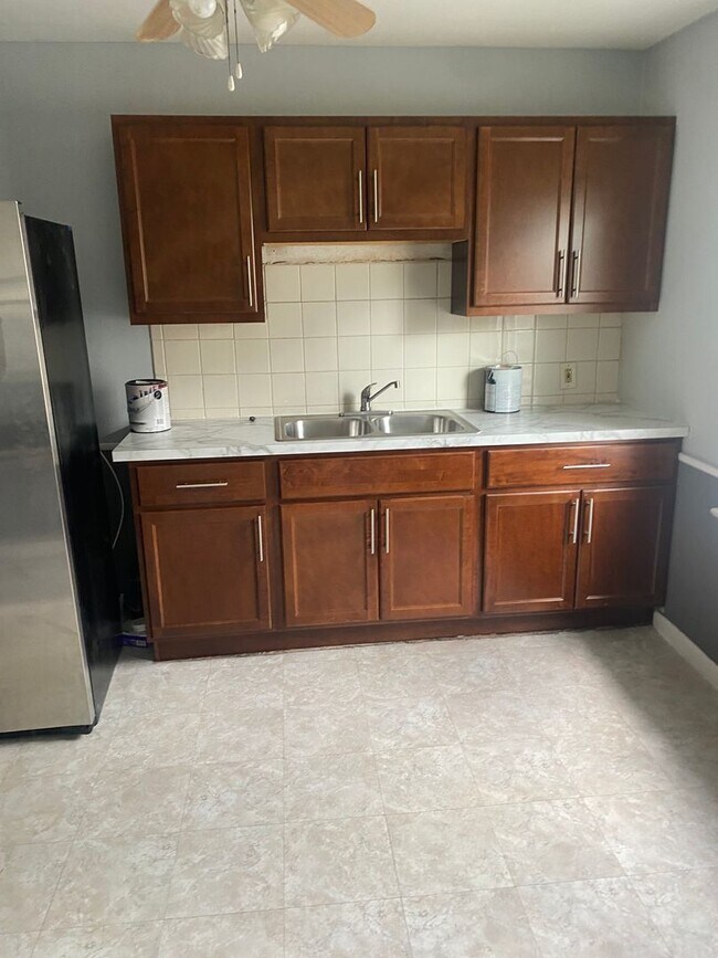 Foto del edificio - 2406 Searsdale Ave