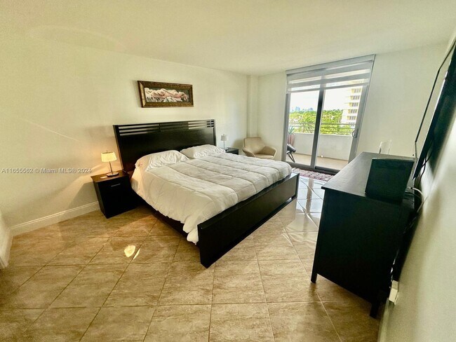 Building Photo - 5555 Collins Ave
