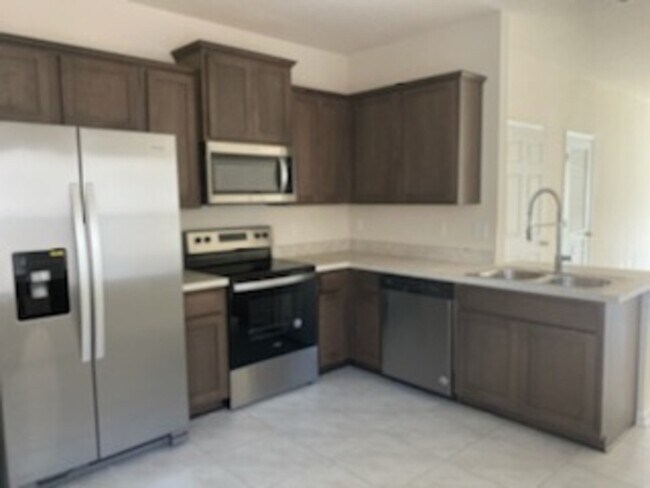 Foto del edificio - 911 Capitol Pkwy