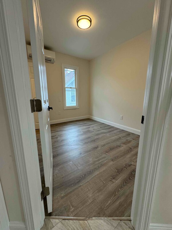 Building Photo - 20 Colman St