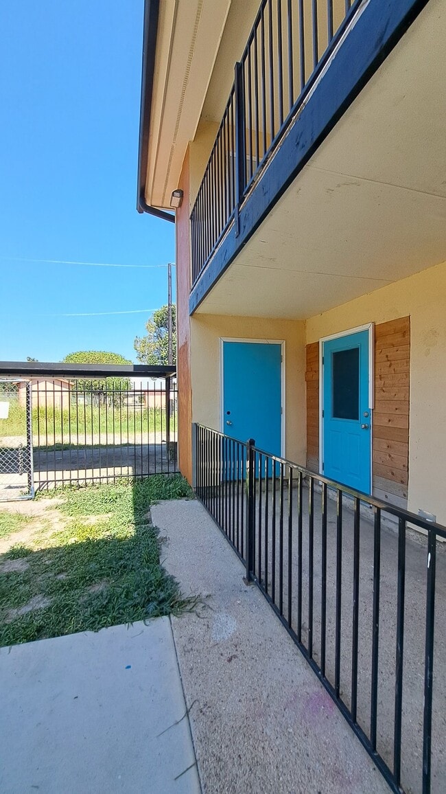 Photo - 3718 Pleasanton Rd (San Antonio, TX) Apartment