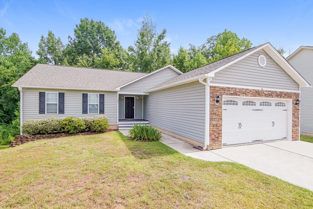 Primary Photo - 145 Lynn Dr