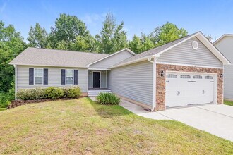 Building Photo - 145 Lynn Dr