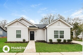 Building Photo - 106 S Elm St