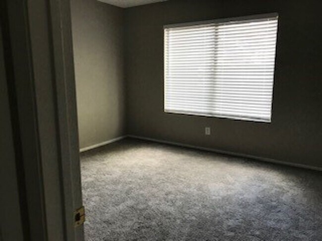 Foto del edificio - two bedroom two bath condo in Green Valley