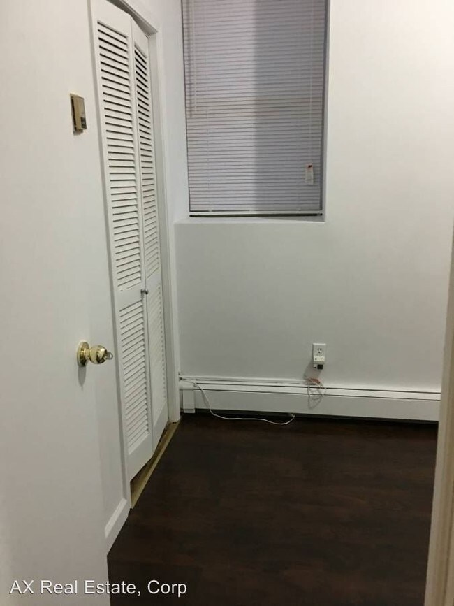 Foto del edificio - 118 Maple Ave