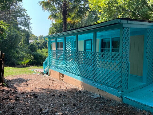 Building Photo - 112 Hillcrest Ave