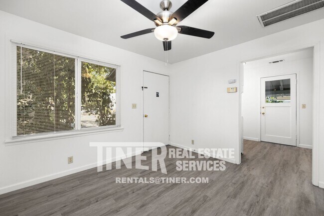 Building Photo - Charming Roseville Cottage