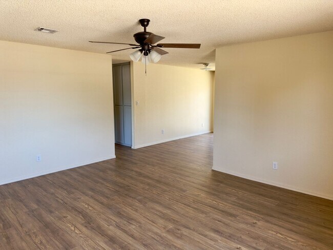 Building Photo - Three Bedroom Sierra Sunset Home