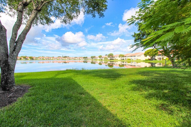 Foto del edificio - ** 2/2 FIRST FLOOR EMERALD LAKES BEAUTY RE...