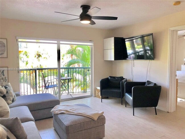 Building Photo - 2039 SE 10th Ave