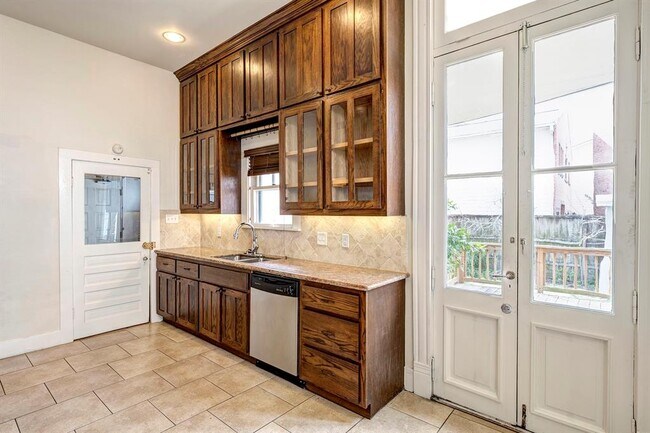 Foto del edificio - 306 Dennis St