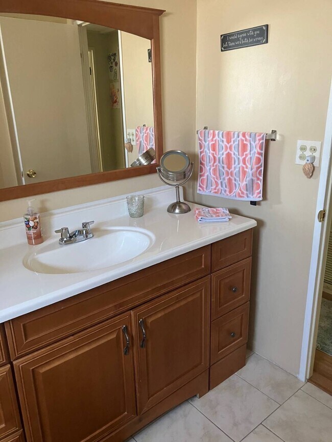 Foto del edificio - 166 4th St W