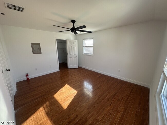 Building Photo - 26 Van Rensselear St