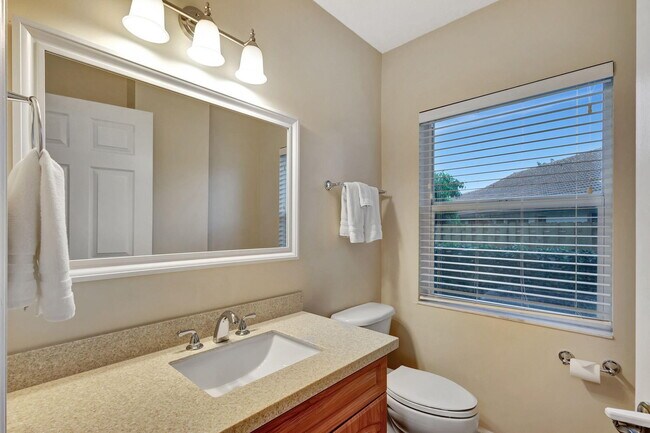Foto del edificio - 13814 Yarmouth Dr