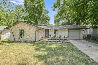 Building Photo - 8711 Bridgeport Dr