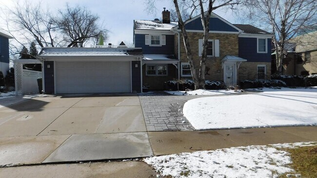 deck over garage - 2215 E Woodstock Pl