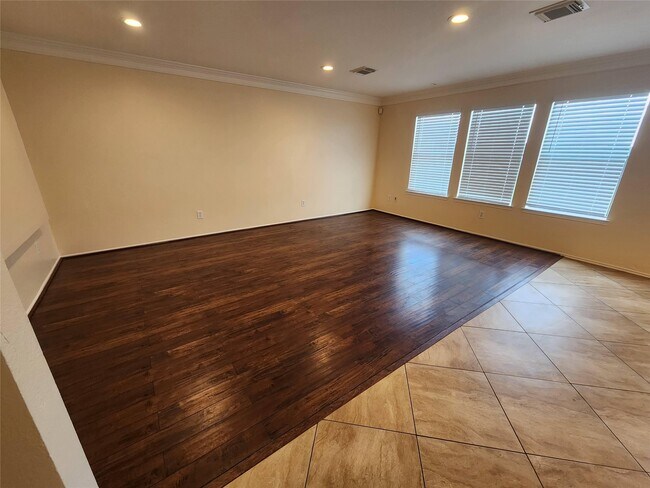 Foto del edificio - 16111 Soaring Eagle Dr